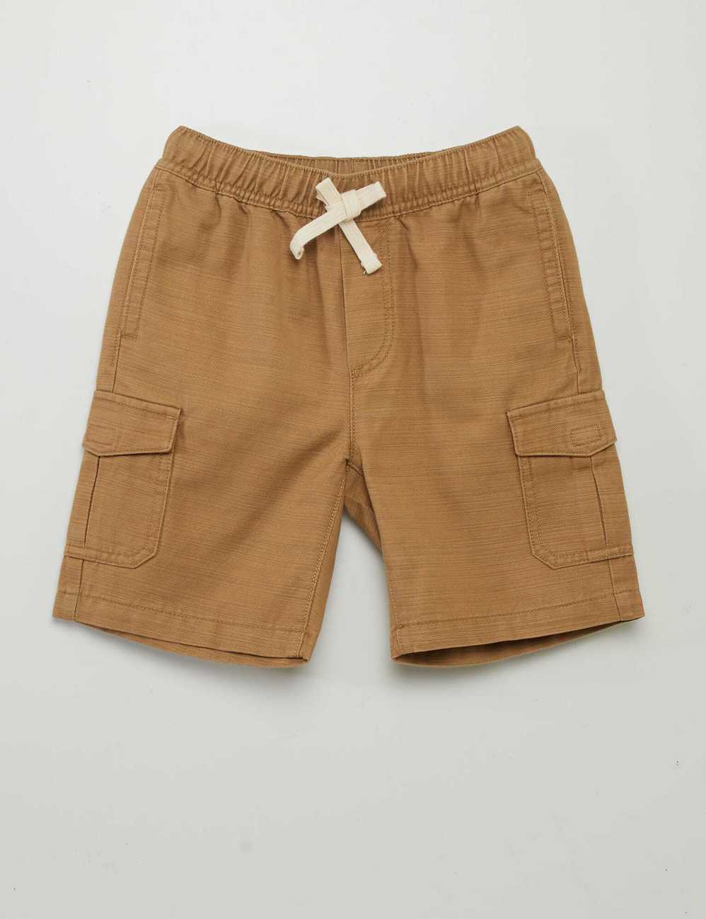 Bermuda shorts with side pockets